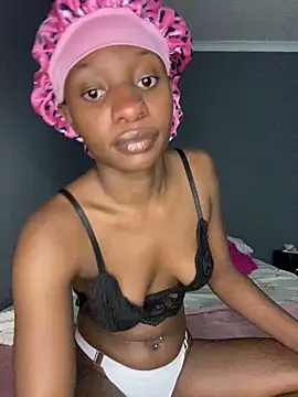 LonelyQueenxx25 online show from 02-01-26, 06:17