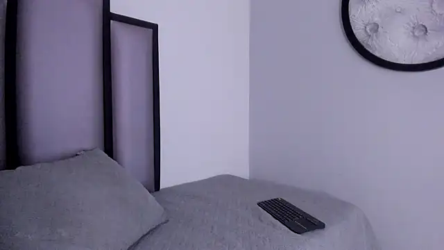 Lucy-23 online show from 10-19-25, 04:35