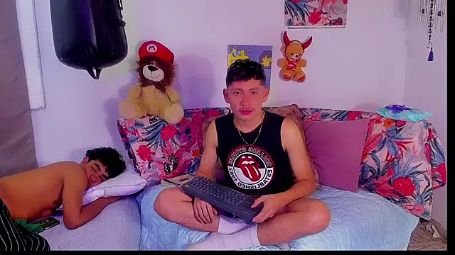 Snapshot of elfernh chatting on 10-05-25, 04:33 elfernh online show from 10-05-25, 04:33