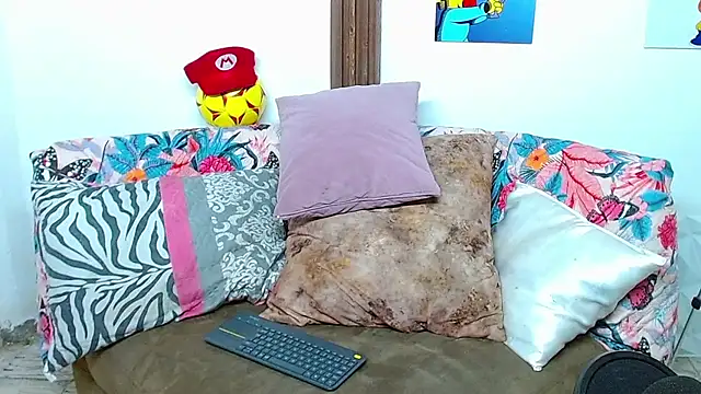 Snapshot of elfernh chatting on 10-18-25, 05:43 elfernh online show from 10-18-25, 05:43