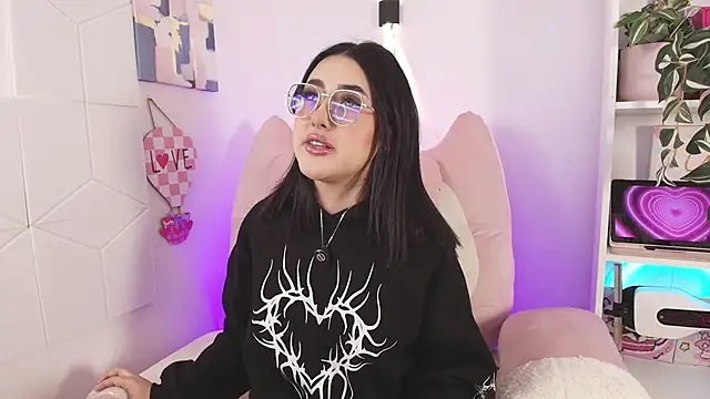justonecute online show from 05-04-26, 11:12