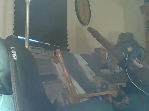 Snapshot of dicinyou80 chatting on 11-12-25, 12:27 dicinyou80 online show from 11-12-25, 12:27