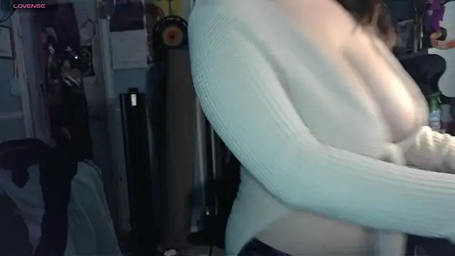 Snapshot of bimbo_gurl chatting on 04-04-26, 12:57 bimbo gurl online show from 04-04-26, 12:57