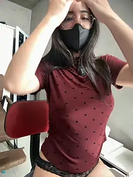 Snapshot of Voyerra_g chatting on 11-21-25, 01:26 Voyerra g online show from 11-21-25, 01:26