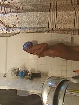 Snapshot of _she_was_a_fairy chatting on 09-25-25, 04:11 she was a fairy online show from 09-25-25, 04:11