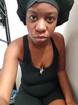 Snapshot of _she_was_a_fairy chatting on 10-16-25, 02:18 she was a fairy online show from 10-16-25, 02:18