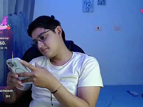 yesitwink  online show from 03-25-26, 02:17