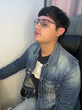 yesitwink  online show from 04-08-26, 03:34