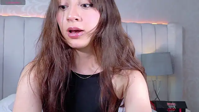 Snapshot of LuluBeerry chatting on 10-02-25, 06:37 LuluBeerry online show from 10-02-25, 06:37