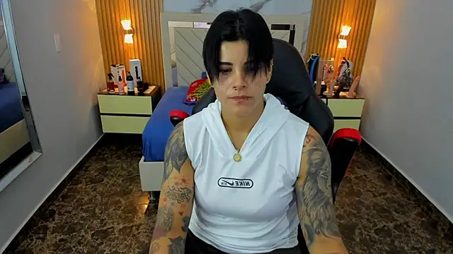 KAROLLJONES1 online show from 12-20-25, 12:23