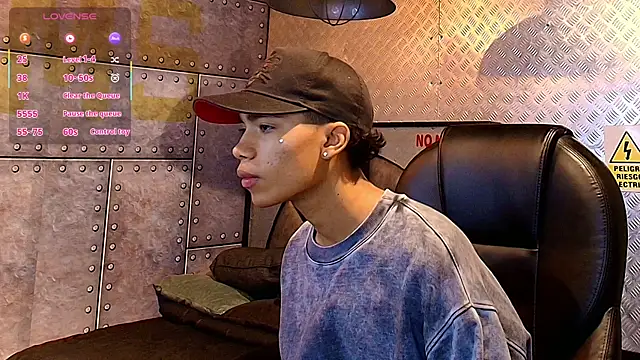 Snapshot of AlanCutee chatting on 09-17-25, 11:23 AlanCutee online show from 09-17-25, 11:23