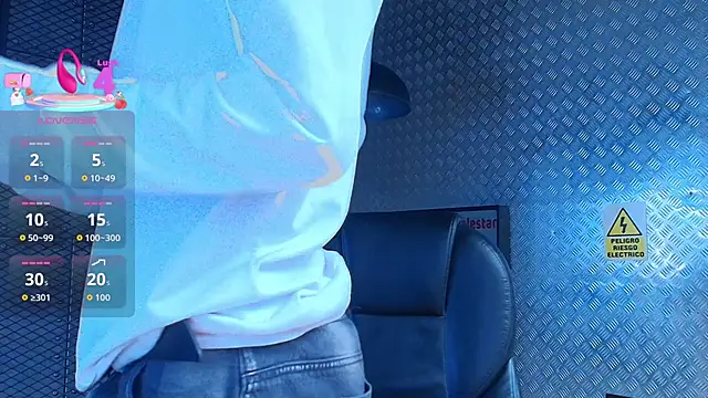 Snapshot of AlanCutee chatting on 10-23-25, 12:04 AlanCutee online show from 10-23-25, 12:04