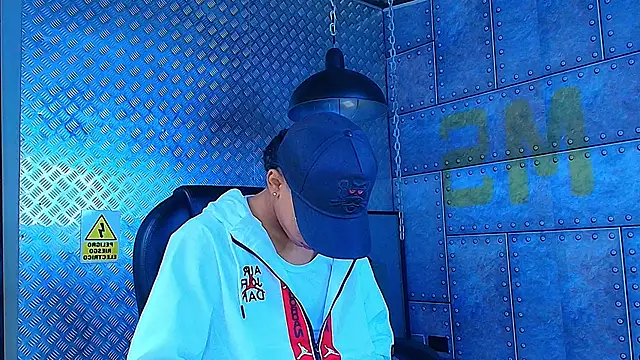 Snapshot of AlanCutee chatting on 11-01-25, 11:56 AlanCutee online show from 11-01-25, 11:56