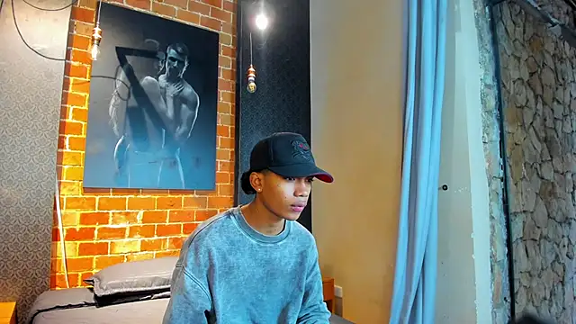 Snapshot of AlanCutee chatting on 11-05-25, 11:43 AlanCutee online show from 11-05-25, 11:43