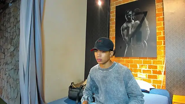 Snapshot of AlanCutee chatting on 11-08-25, 11:32 AlanCutee online show from 11-08-25, 11:32