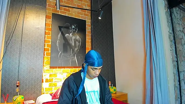 Snapshot of AlanCutee chatting on 11-11-25, 11:21 AlanCutee online show from 11-11-25, 11:21