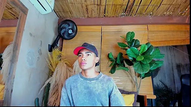 Snapshot of AlanCutee chatting on 11-21-25, 11:31 AlanCutee online show from 11-21-25, 11:31