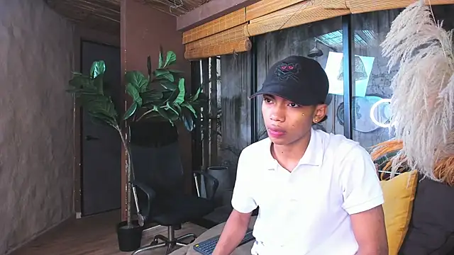 Snapshot of AlanCutee chatting on 11-23-25, 11:54 AlanCutee online show from 11-23-25, 11:54