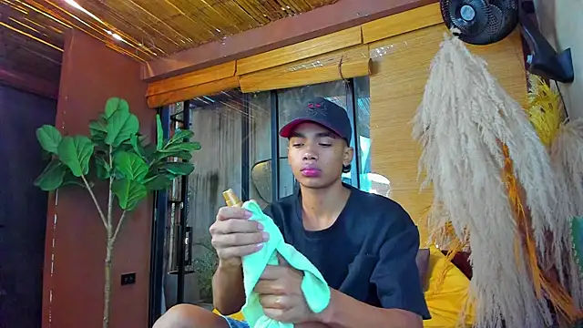 Snapshot of AlanCutee chatting on 11-30-25, 12:42 AlanCutee online show from 11-30-25, 12:42