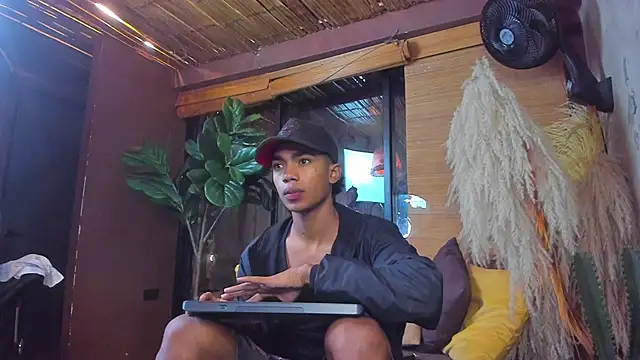 Snapshot of AlanCutee chatting on 12-03-25, 11:19 AlanCutee online show from 12-03-25, 11:19