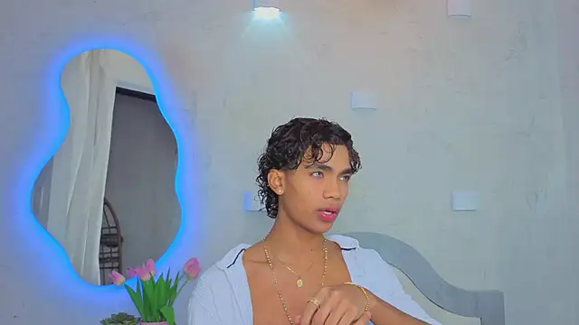 AlanCutee online show from 05-25-26, 03:56