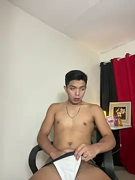 Snapshot of Hunky_paul chatting on 07-19-26, 12:53 Hunky paul online show from 07-19-26, 12:53