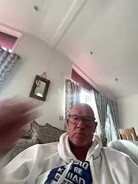 Snapshot of philefc chatting on 09-21-25, 03:02 philefc online show from 09-21-25, 03:02