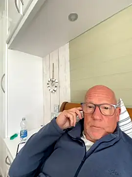 Snapshot of philefc chatting on 09-23-25, 09:01 philefc online show from 09-23-25, 09:01