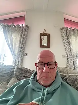 Snapshot of philefc chatting on 10-17-25, 12:08 philefc online show from 10-17-25, 12:08