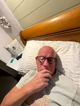 Snapshot of philefc chatting on 10-27-25, 09:08 philefc online show from 10-27-25, 09:08