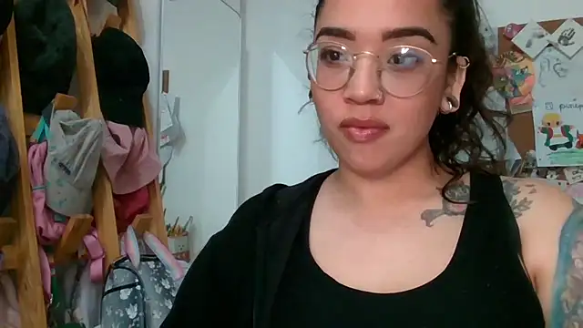 GypsyMamacita online show from 09-17-25, 02:52