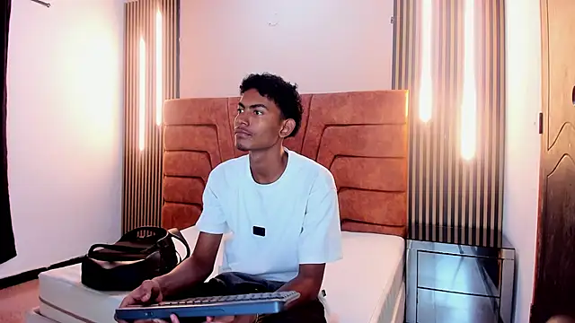 FYKMOR 1 online show from 10-08-25, 03:48