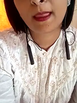 Snapshot of Queen_Kushi4 chatting on 05-22-26, 08:42 Queen Kushi4 online show from 05-22-26, 08:42