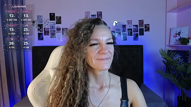 Snapshot of Jesica_mooon chatting on 10-17-25, 01:31 Jesica mooon online show from 10-17-25, 01:31