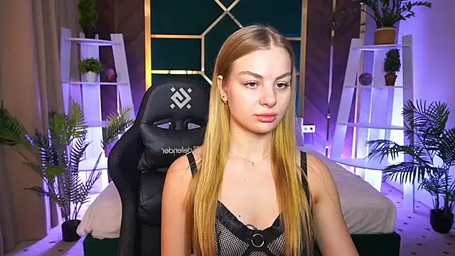 AngyyEyess online show from 10-31-25, 02:01