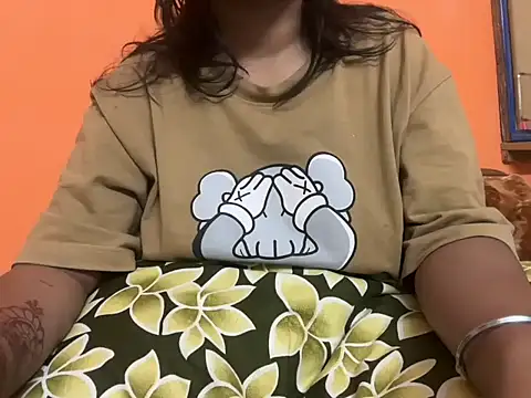 Snapshot of bharti99 chatting on 10-16-25, 10:16 bharti99 online show from 10-16-25, 10:16