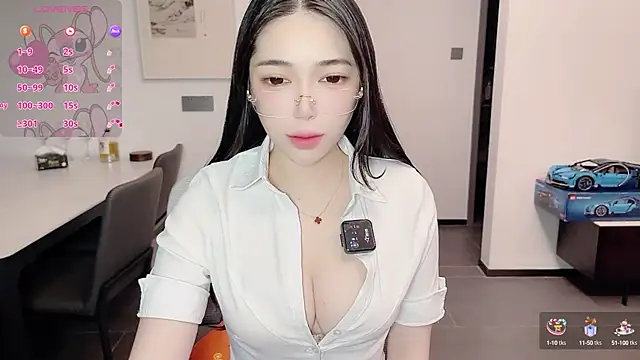 Snapshot of Scarlett-bb chatting on 10-13-25, 08:31 Scarlett-bb online show from 10-13-25, 08:31