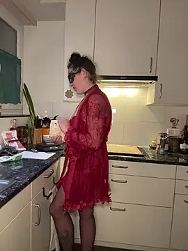 Nadja Noir online show from 11-26-25, 08:43