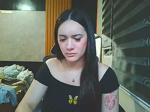 Snapshot of Yhanbeaufort18 chatting on 10-03-25, 05:10 Yhanbeaufort18 online show from 10-03-25, 05:10