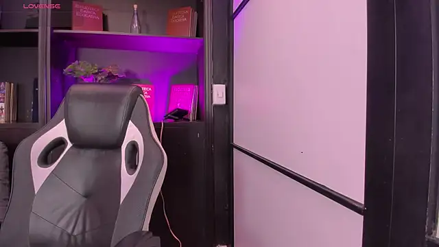 SamaraAnders  online show from 11-30-25, 05:33