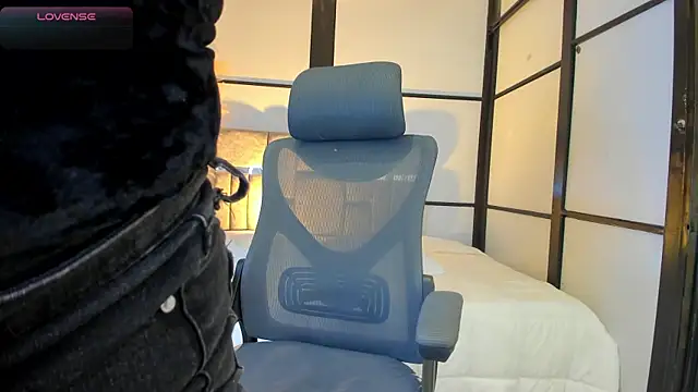 SamaraAnders  online show from 04-26-26, 05:16