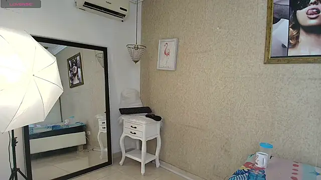 Miladiosa online show from 10-27-25, 11:36