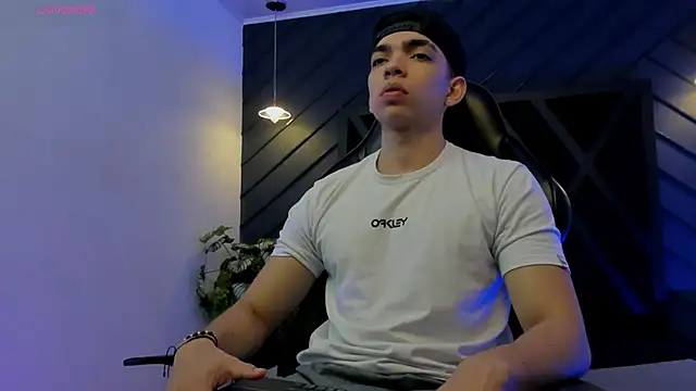 Snapshot of Eryonbradley chatting on 09-24-25, 01:58 Eryonbradley online show from 09-24-25, 01:58