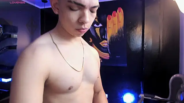 Snapshot of Eryonbradley chatting on 10-22-25, 11:21 Eryonbradley online show from 10-22-25, 11:21