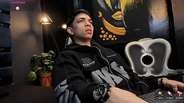 Snapshot of Eryonbradley chatting on 10-27-25, 11:25 Eryonbradley online show from 10-27-25, 11:25