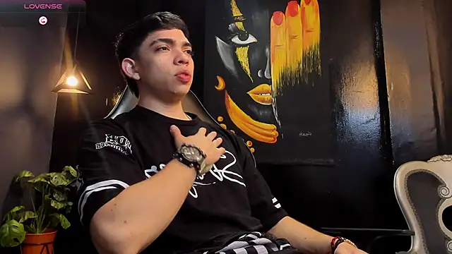 Snapshot of Eryonbradley chatting on 10-29-25, 11:23 Eryonbradley online show from 10-29-25, 11:23