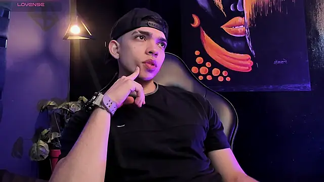 Snapshot of Eryonbradley chatting on 11-06-25, 11:22 Eryonbradley online show from 11-06-25, 11:22