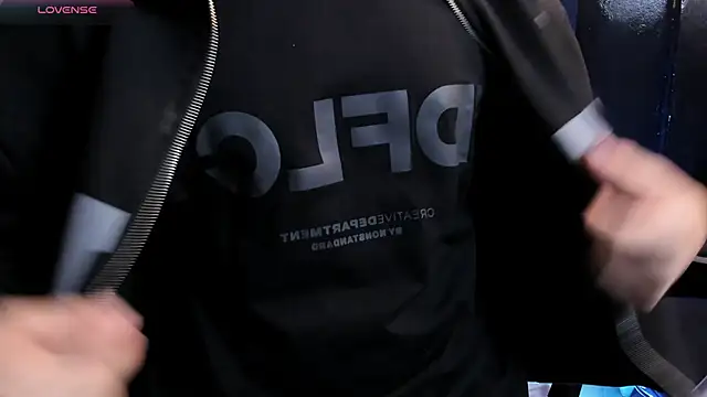 Snapshot of Eryonbradley chatting on 11-07-25, 11:21 Eryonbradley online show from 11-07-25, 11:21