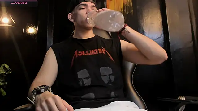 Snapshot of Eryonbradley chatting on 11-08-25, 11:21 Eryonbradley online show from 11-08-25, 11:21