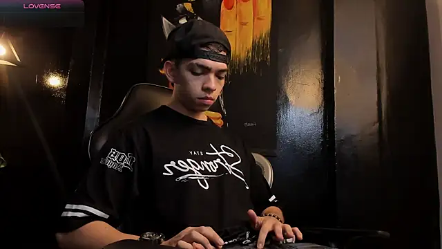 Snapshot of Eryonbradley chatting on 11-14-25, 11:20 Eryonbradley online show from 11-14-25, 11:20